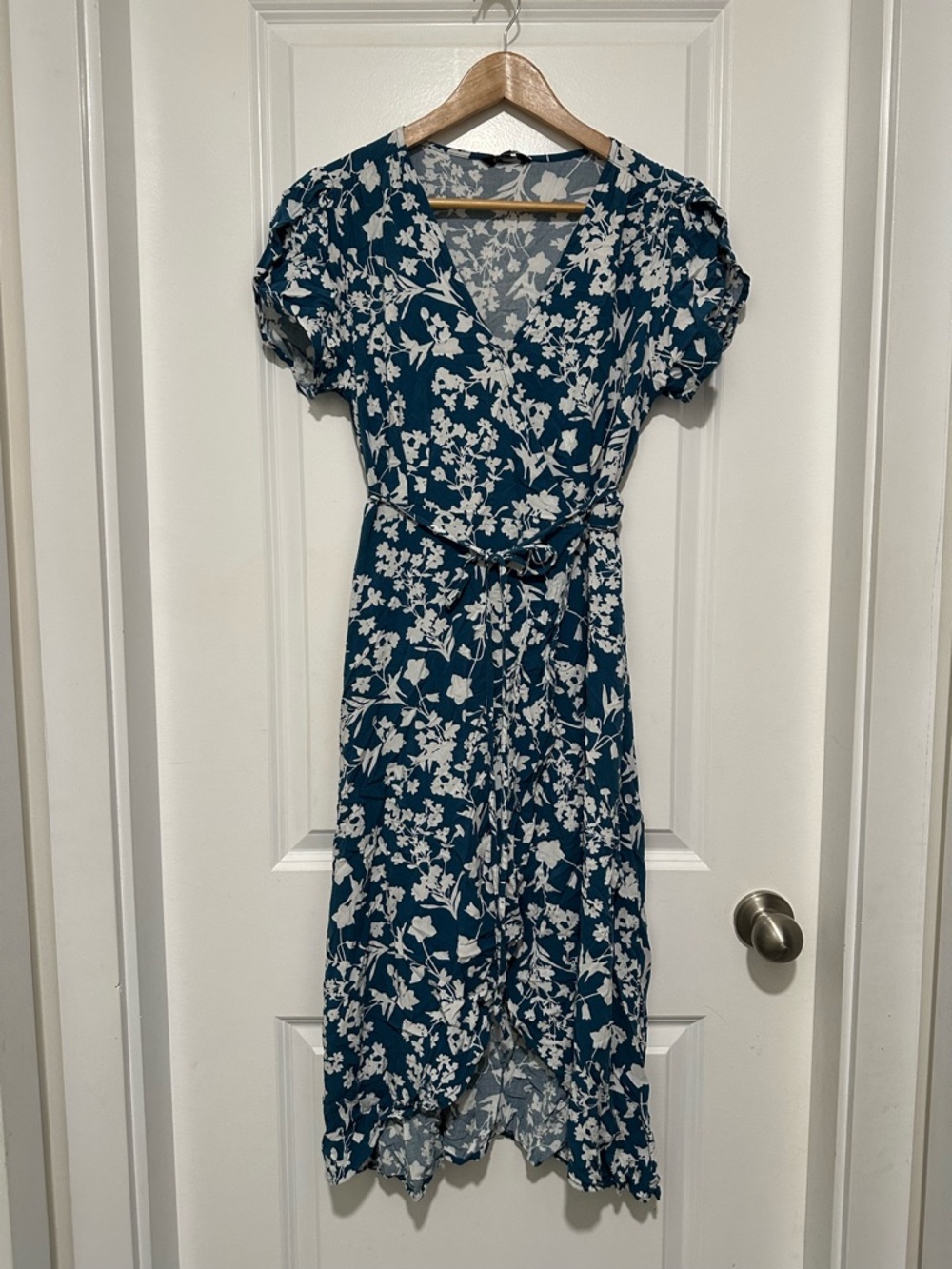 Floral Teal and White Wrap Midi Dress Women’s Size Medium